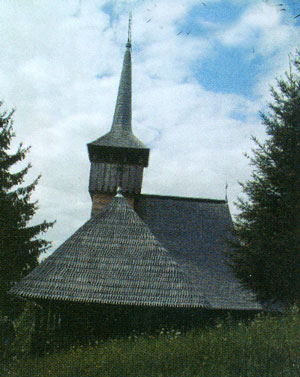 カリネシュティ・カユツィ村の木造教会フォト
