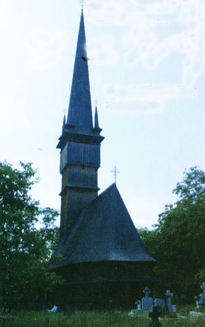 シュルデシティ村の木造教会フォト